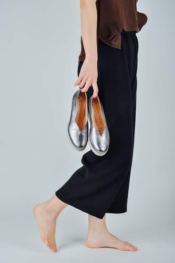 How to Pick the Right Style of Pointed Flat Shoes for a Chic Yet Comfortable Workday?
